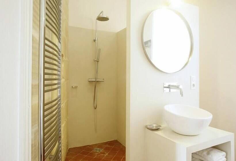 تختخواب و صبحانه La Maison Rouge D Uzes