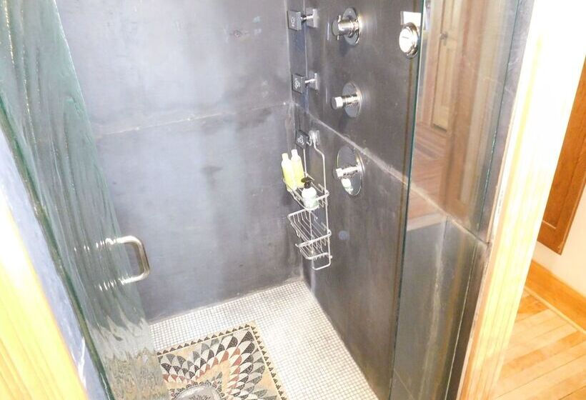 مبيت وإفطار Mt. Philo Inn