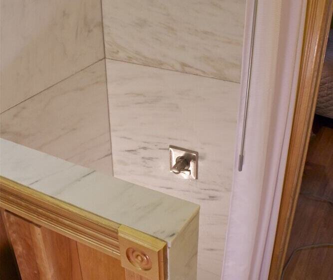 مبيت وإفطار Mt. Philo Inn