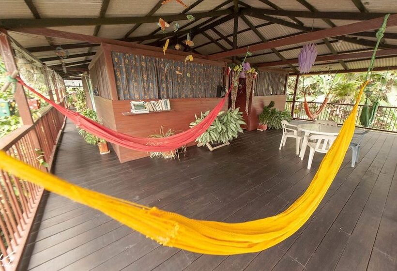 مسافرخانه Posada Los Delfines