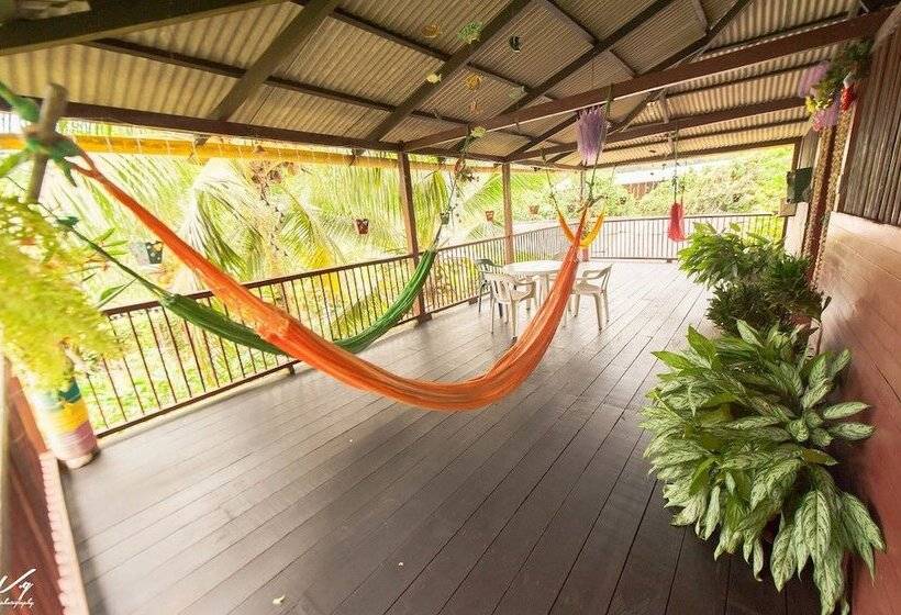 مسافرخانه Posada Los Delfines