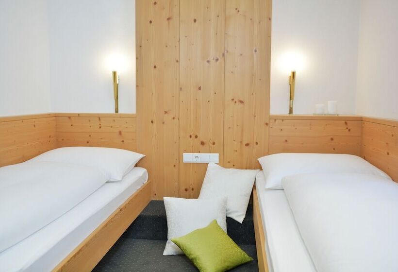 هتل Appartements Aurikel Corso