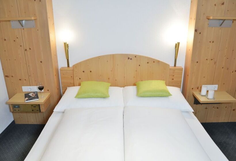 هتل Appartements Aurikel Corso