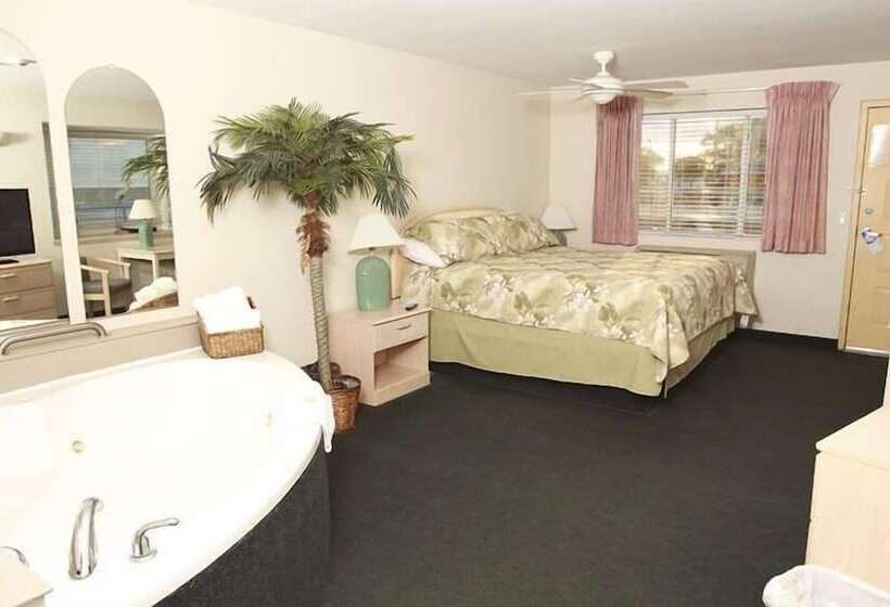 هتل Beachfront Resort