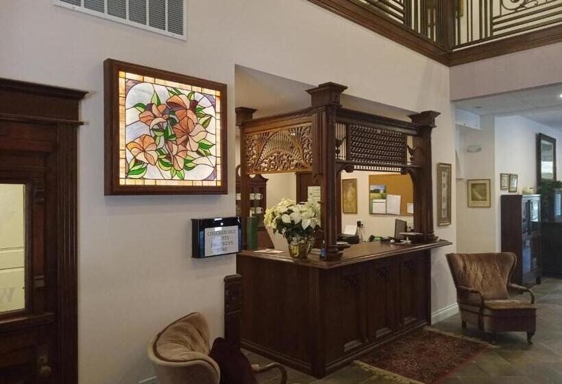 호텔 Hearthstone Elegant Lodge