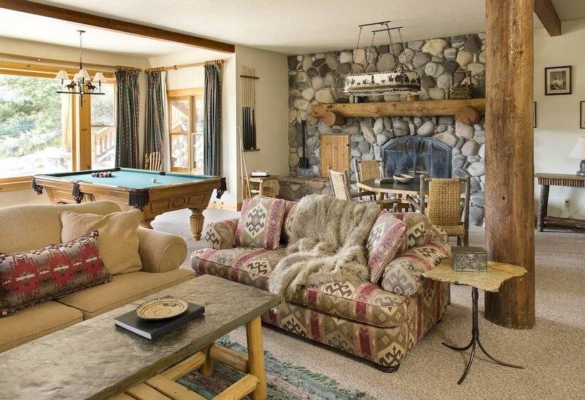 فندق Lone Mountain Ranch