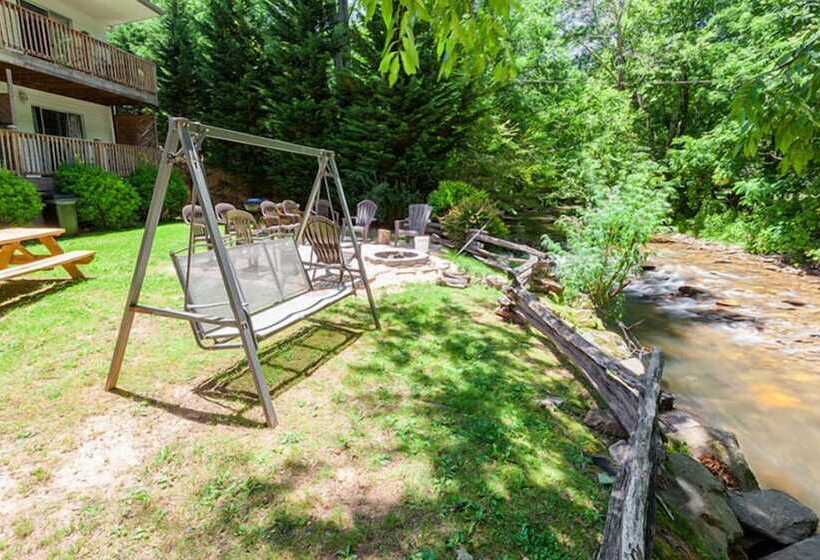 هتل Maggie Valley Creekside Lodge