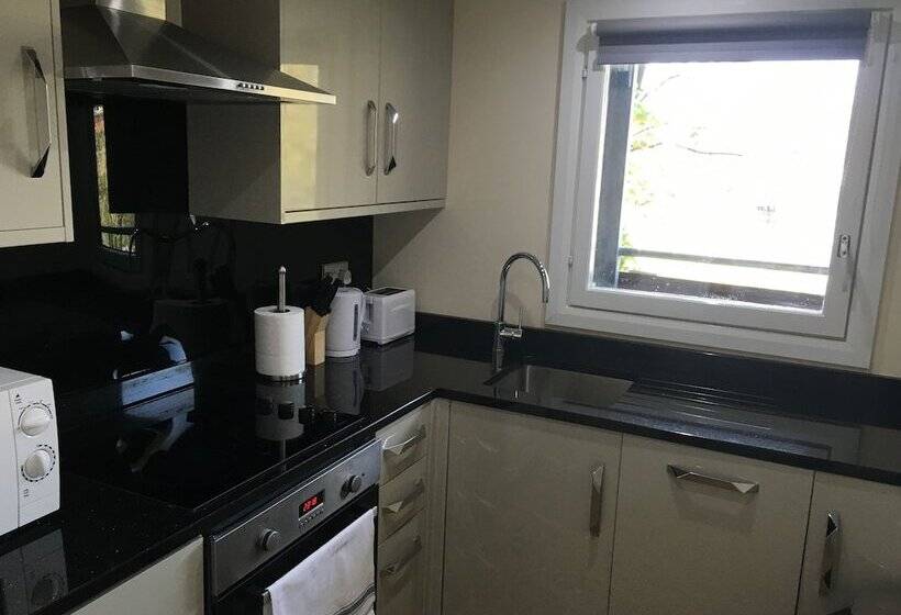 هتل Starlite Serviced Apartments