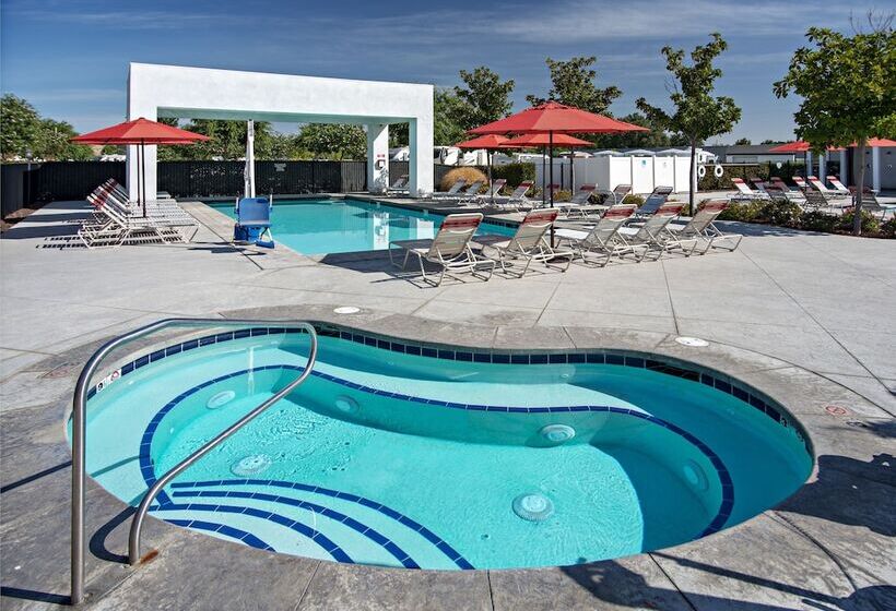 فندق Vines Rv Resort