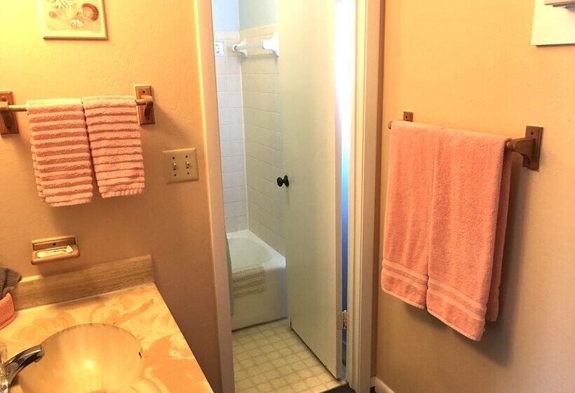 فندق على الطريق Cedar Inn