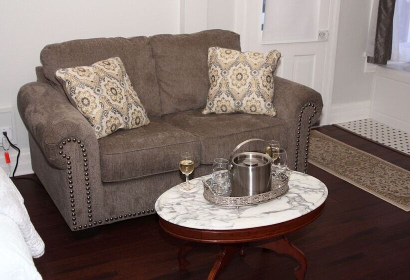 پانسیون Elmwood House