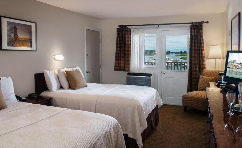 리조트 The Hotel At Cape Ann Marina