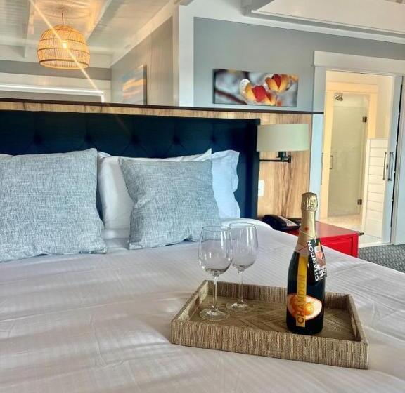 리조트 The Hotel At Cape Ann Marina