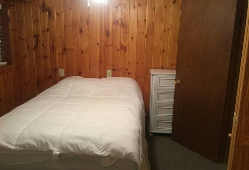 Waters Edge Motel