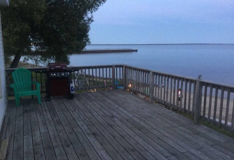 Waters Edge Motel