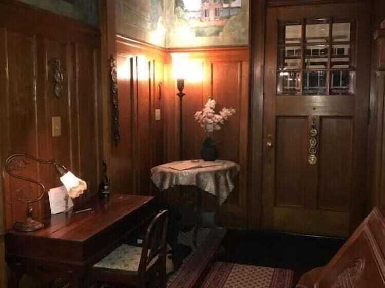 مبيت وإفطار The Colonel's Inn