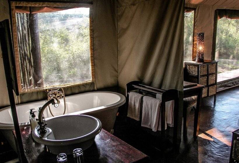 Отель Thula Thula Game Lodge