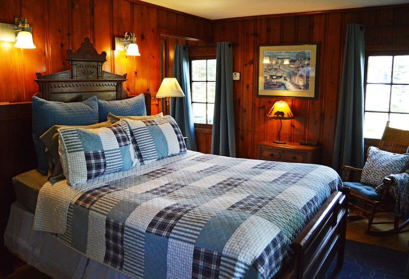 Moon River Cabins