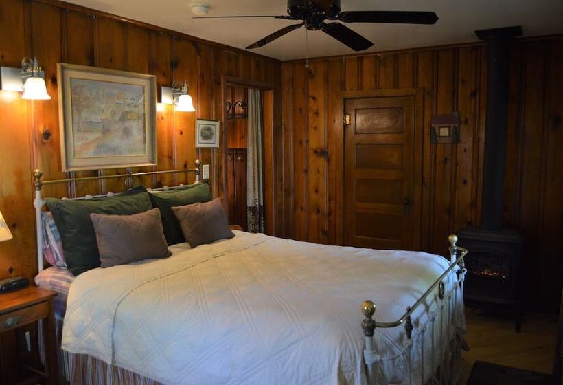 Moon River Cabins