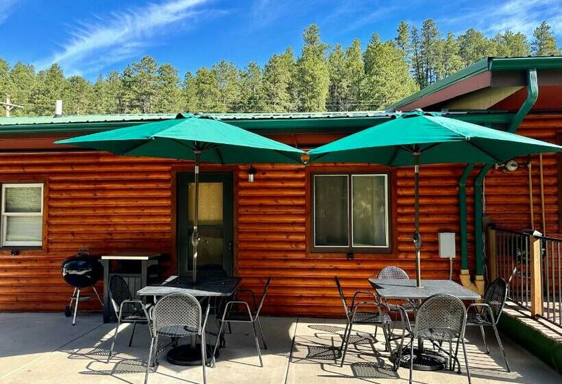 Мотель Whitetail Creek Resort