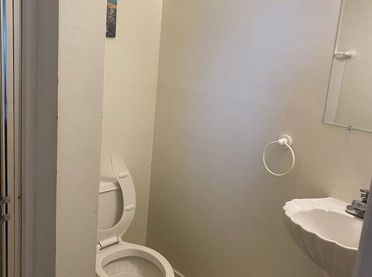 Seaview Pier And Motel