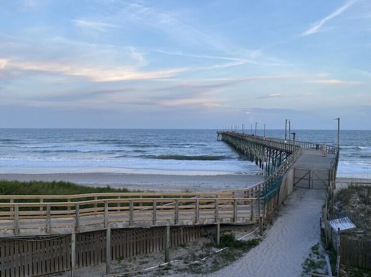 Seaview Pier And Motel