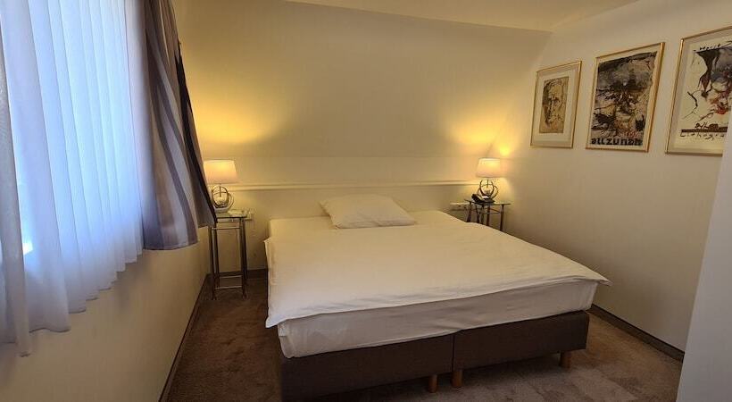 호텔 Garni  Am Ellinger Tor