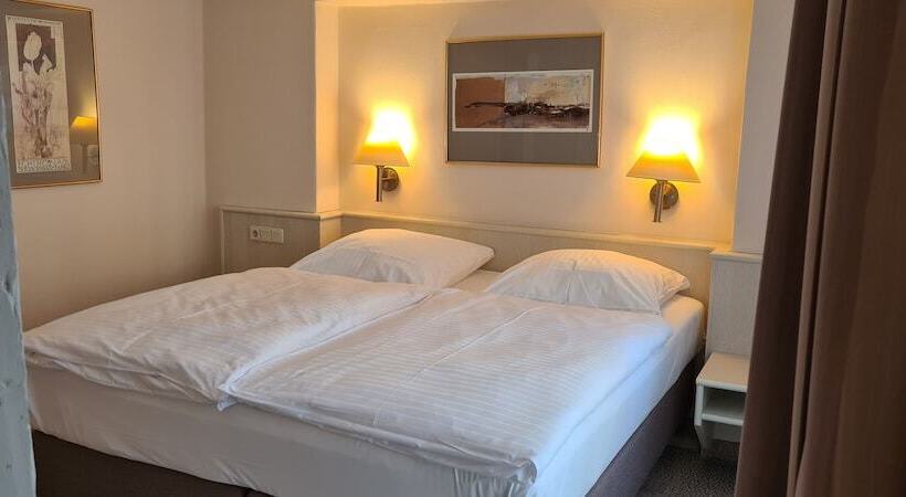 호텔 Garni  Am Ellinger Tor