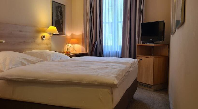 호텔 Garni  Am Ellinger Tor