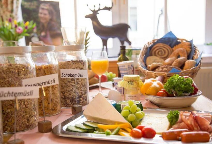 Пансион Garni Zum Hirschen