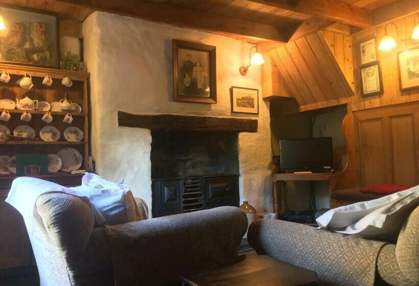 Cosy Cottage Blast From The Past