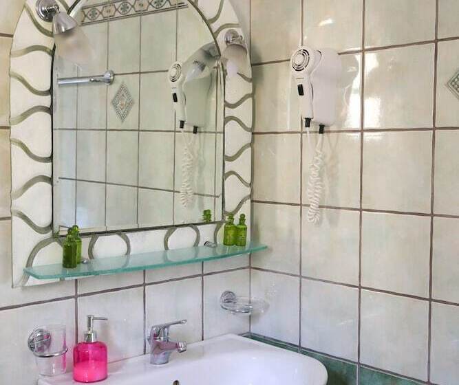 فندق Filoxenia By Grispos Villas