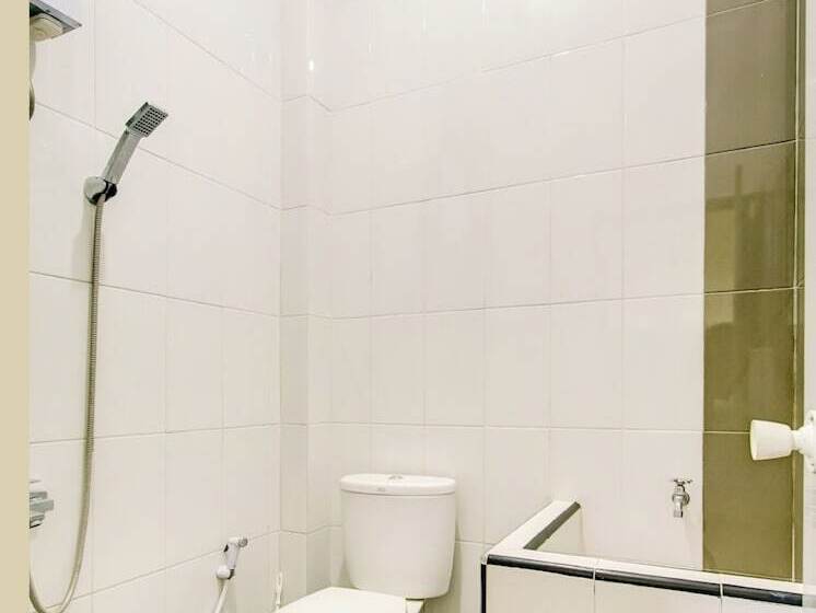 هتل Super Capital O 90151 Guest House 180