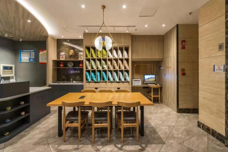 호텔 Hanting Haining Haichang Road Railway Station