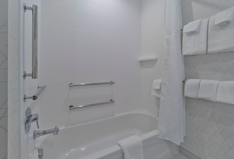 هتل Holiday Inn Express   Huntsville Space Center, An Ihg