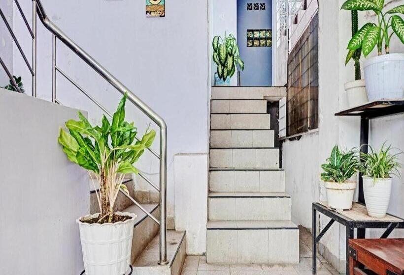 هتل Oyo 90260 Bumi Merpati Residence