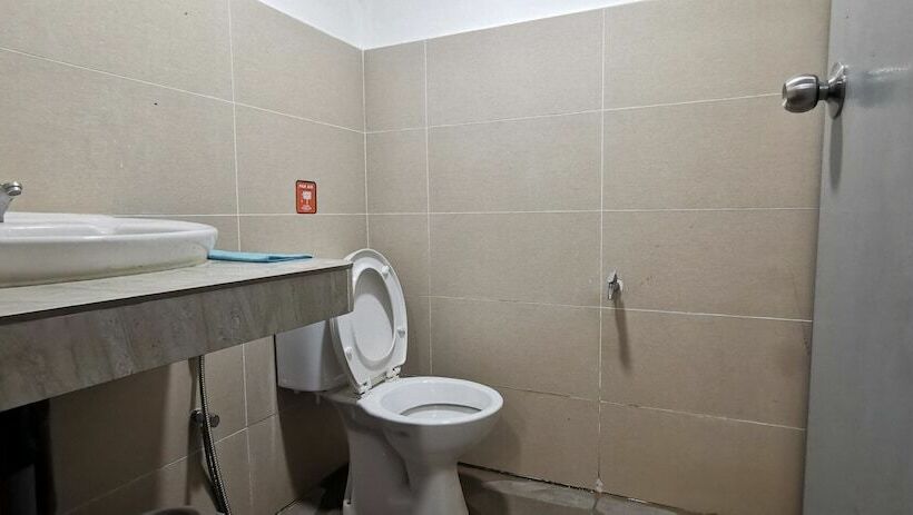 فندق Oyo Home 90372 Greybirds Hostel