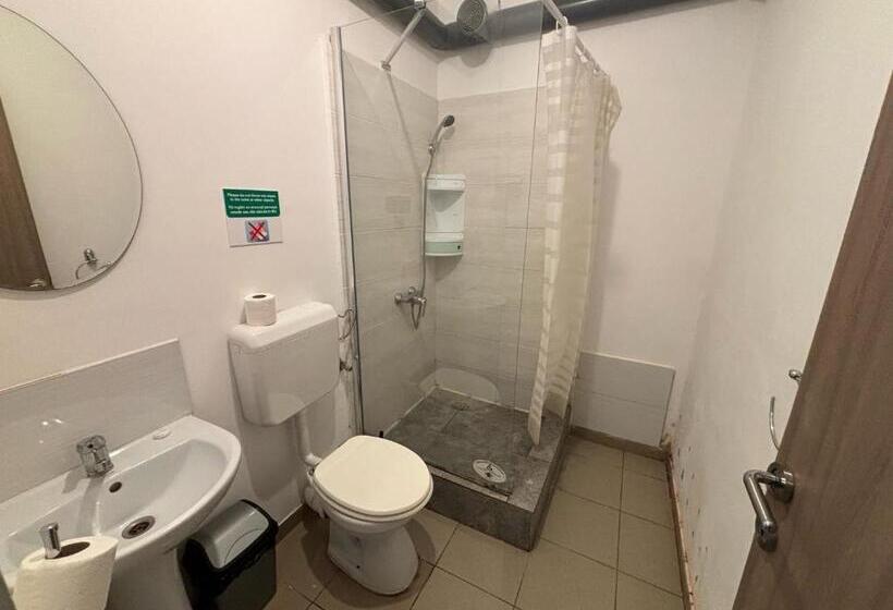 هتل Piata Uniri Cozy Inn