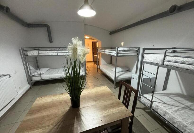 هتل Piata Uniri Cozy Inn