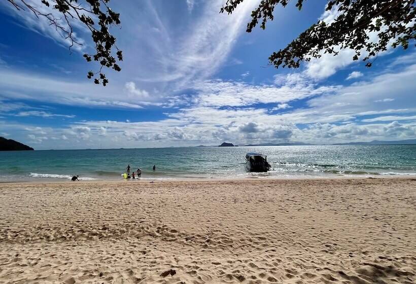 هتل Royal Yao Yai Island Beach Resort