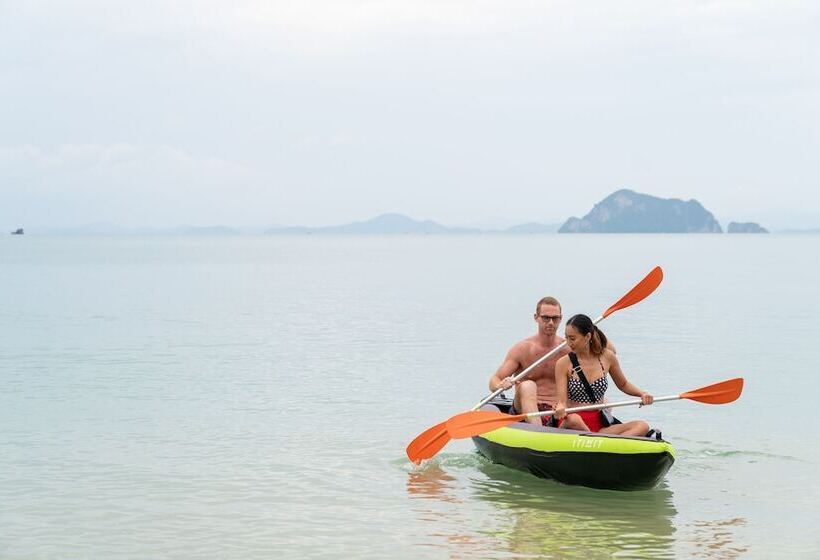 هتل Royal Yao Yai Island Beach Resort