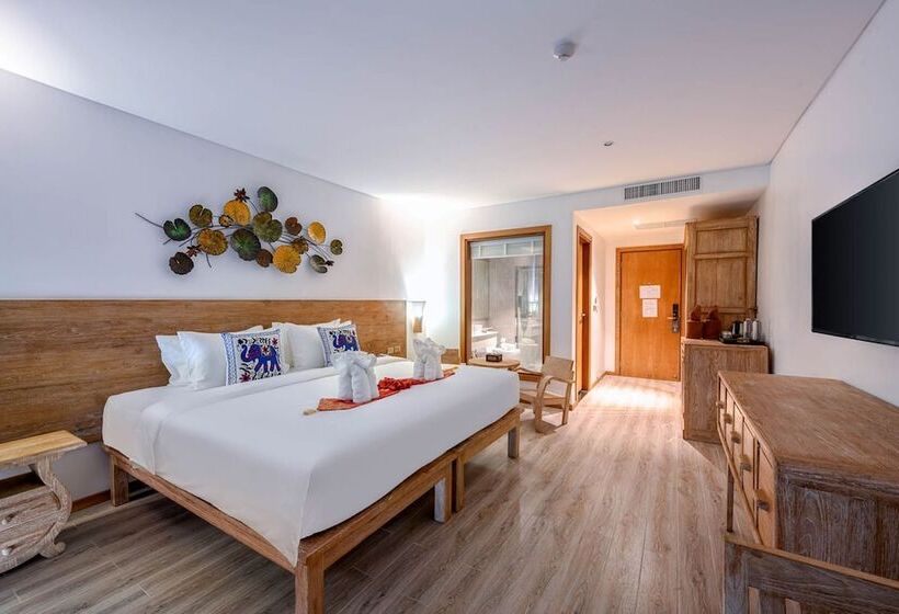 هتل Royal Yao Yai Island Beach Resort