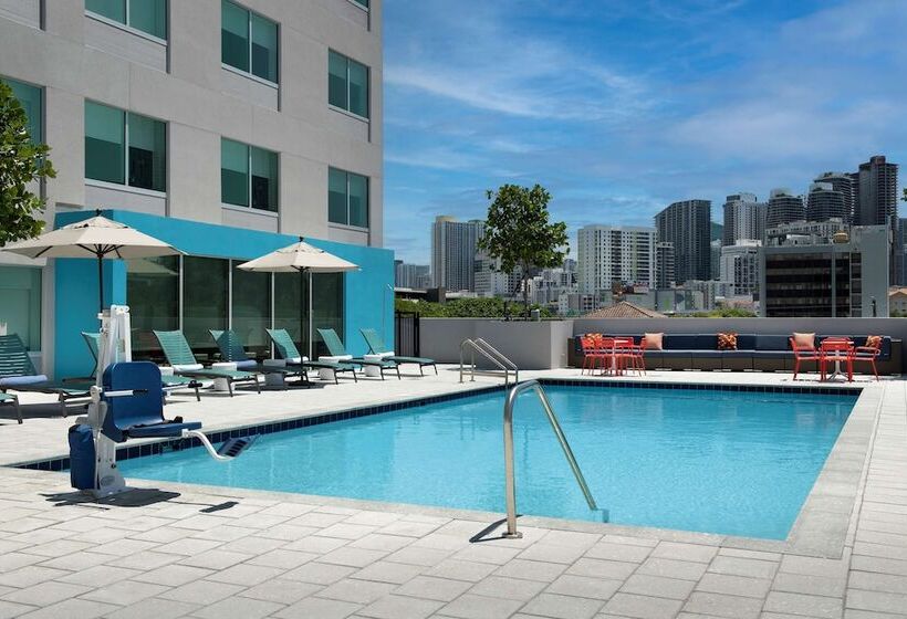 هتل Tru By Hilton Miami West Brickell