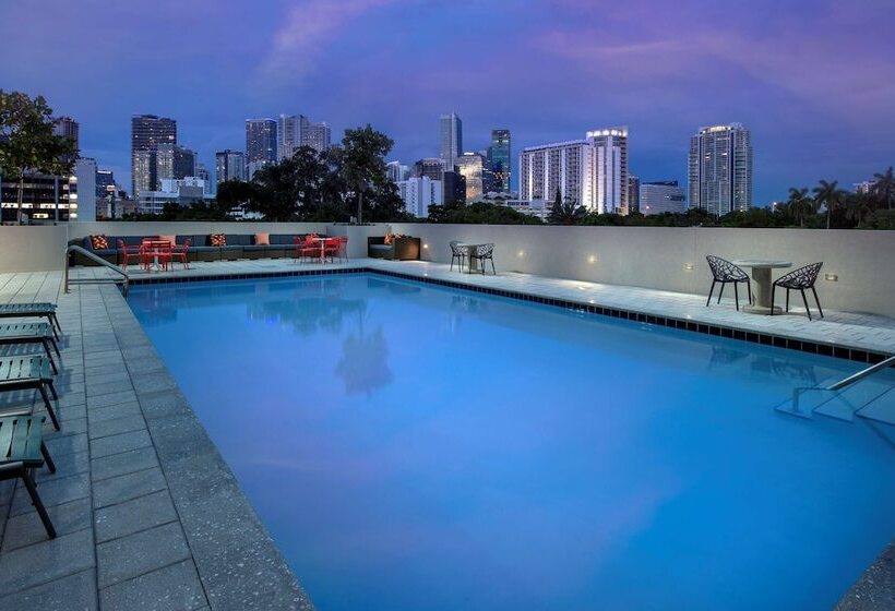 هتل Tru By Hilton Miami West Brickell