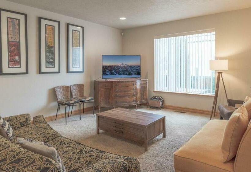 Darby Manor