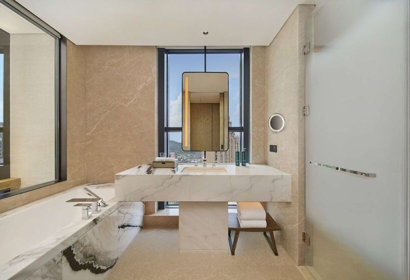 Отель Doubletree By Hilton Ya'an
