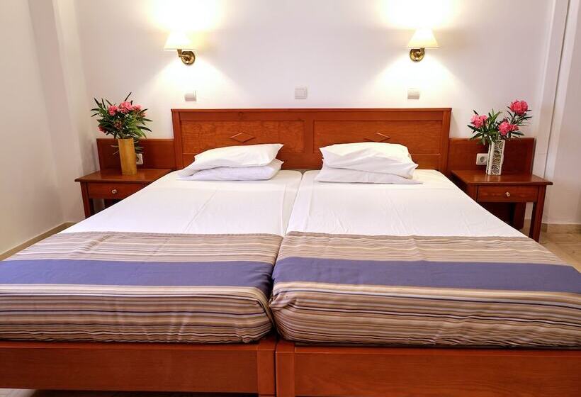 فندق Niros Beachfront Apart