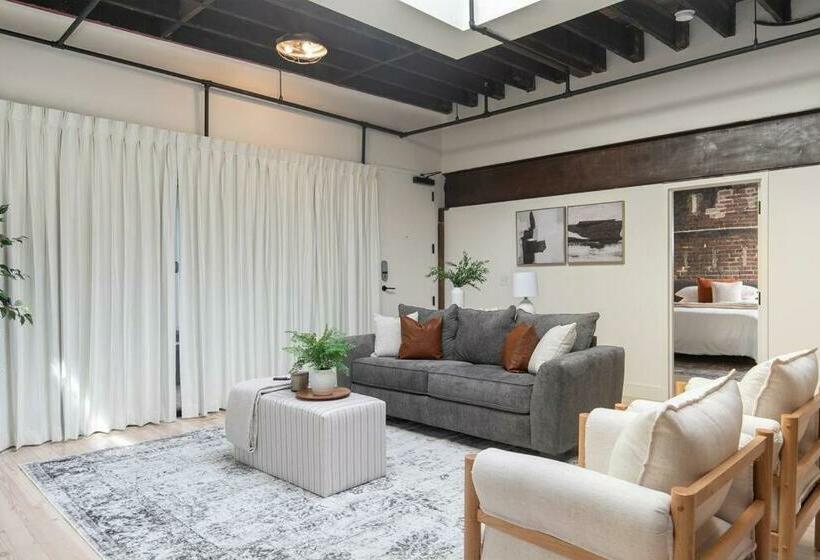New Dt Bhm Condo L 2 King Beds L Park Free L Walk Everywhere