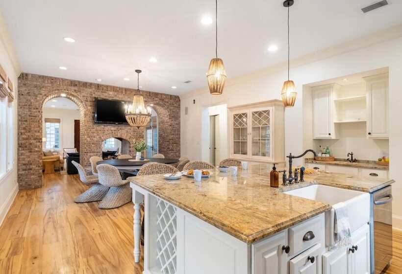 Parker By Avantstay Radiant Home W Stunning Design Close To Beach