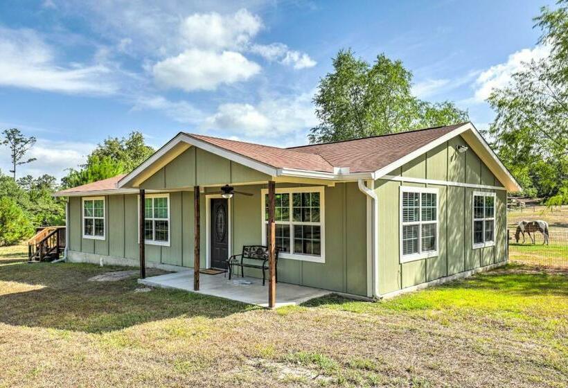 Pet Friendly Retreat Less Than 5 Mi To Bastrop Lake!